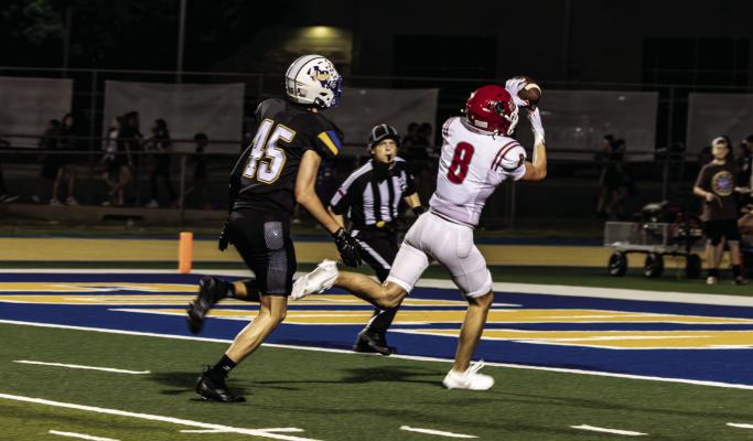 Van Vandal wide receiver Cash Walker (8) hauls in a 40-yard touchdown pass reception from quarterback Rawly Hinch during first half action Sept. 19 against the Sunnyvale Raiders. Photo by Jillian Veader, V8R Photography