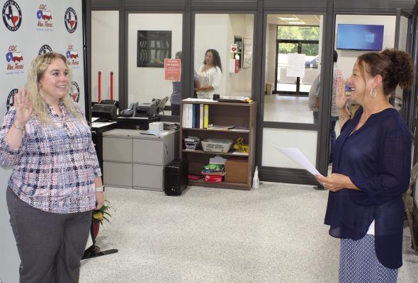 Laura Duncan (left) was recently sworn in as the newest member of the Van City Council succeeding Melissa Rust, who resigned in April. Duncan will serve until the next city election scheduled for May 2024. Administering the oath of office is City of Van Secretary Sereca Huggins. Photo by David Barber