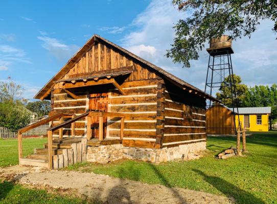 The 1850 VZ County Courthouse replica at the ground of the Heritage Park Museum in Edgewood. Photo by Ine Burke