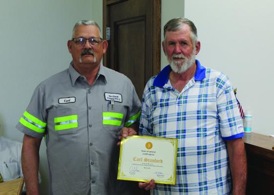 Van Zandt County Pct. 3 Employee Carl Stanford (left) was recognized for his five years of service to VZC during the regular meeting of the VZC Commissioners Court Feb. 25. Presenting a ‘Certificate of Appreciation’ to Stanford was VZC Pct. 3 Commissioner Bobby Phillips. Story on 10A. Photo by David Barber