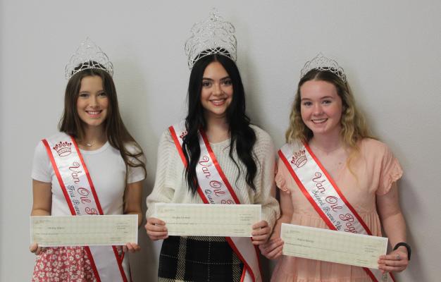The Van Area Chamber of Commerce presented scholarships to the 2022 Van Oil Queen as well as the first runner- up and the second runner-up. The presentations were made during the chamber’s quarterly luncheon March 7 downtown at The Movie House. Receiving the scholarships were left to right, Avery Davis, First Runner-Up; Anyka Costner, 2022 Van Oil Queen; and Alyssa Young, Second Runner-Up. Photo by David Barber