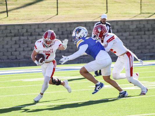 Austin Moffatt (7), the Van Vandal running back, tries to break away from a Sunnyvale defender during a running play Nov. 29 at Mesquite Memorial Stadium. Moffatt finished with 150 yards rushing on 21 carries, including a game-winning 25-yard touchdown run with 2:17 remaining. Coming back from a 10-point halftime deficit, the Vandals outlasted Sunnyvale, 42-38. Photo by Jillian Veader/v8r Photography