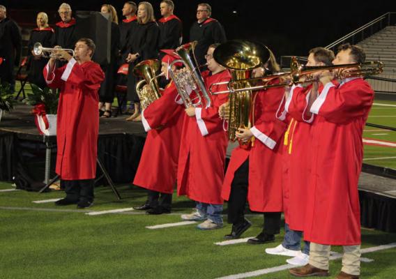 VHS graduates 177 during ceremony