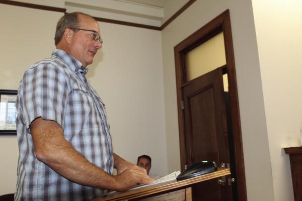 Van Zandt County IT Director Scott Slaton discussed a proposed service agreement renewal with Peoples Communication during the regular meeting of the VZC Commissioners Court Nov. 5. The commissioners’ court authorized VZC Judge Andy Reese to sign the agreement. Photo by David Barber