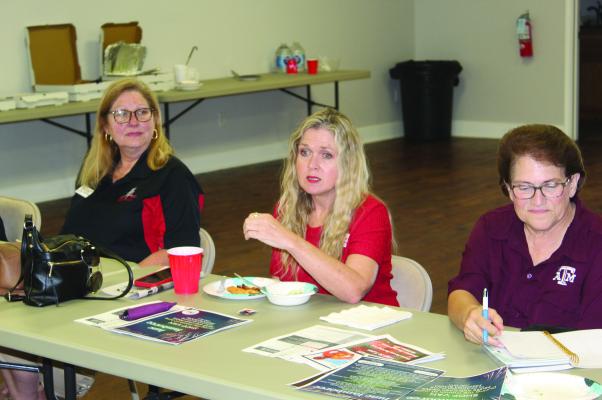 City of Van Economic Development Corporation (EDC) Executive Director Tammy Weidman (middle) presented an update on the city’s June Jamboree promotion during the Van Area Chamber of Commerce Quarterly Luncheon June 3 held downtown at The Movie House. Also shown were chamber board of directors member Lisa Mays Gonzalez (left) and Van City Council member Samantha Smith. Photo by David Barber
