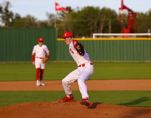 Austin Johnson fires a pitch during Van’s 16-11 come-from-behind win over Daingerfield March 17. Photo by Liz Hinch