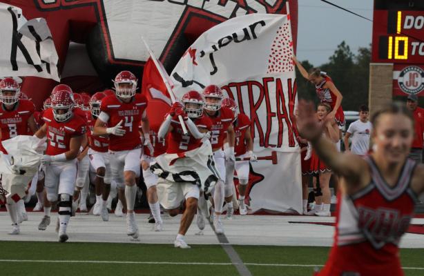 The Van Vandals earned bragging rights as the last county football program without a loss last week, rallying from a 10-point fourth quarter deficit to score a 35-31 win over the rival Lindale Eagles. Photo courtesy of Van HS Journalism Dept.