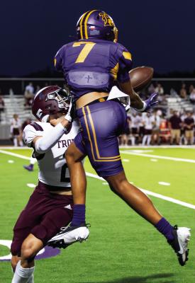Edgewood Bulldog junior receiver Tony Smith (7) makes a spectacular catch along the sideline Sept. 6 during Edgewood’s 56-28 victory over Troup. Smith finished the game with eight receptions for 144 yards and three TD’s. Photo by Dusty Goodwin