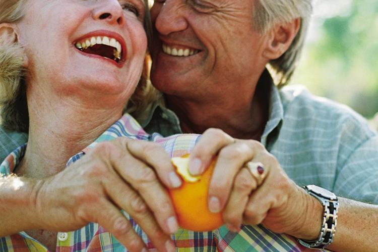 How seniors can approach snacking